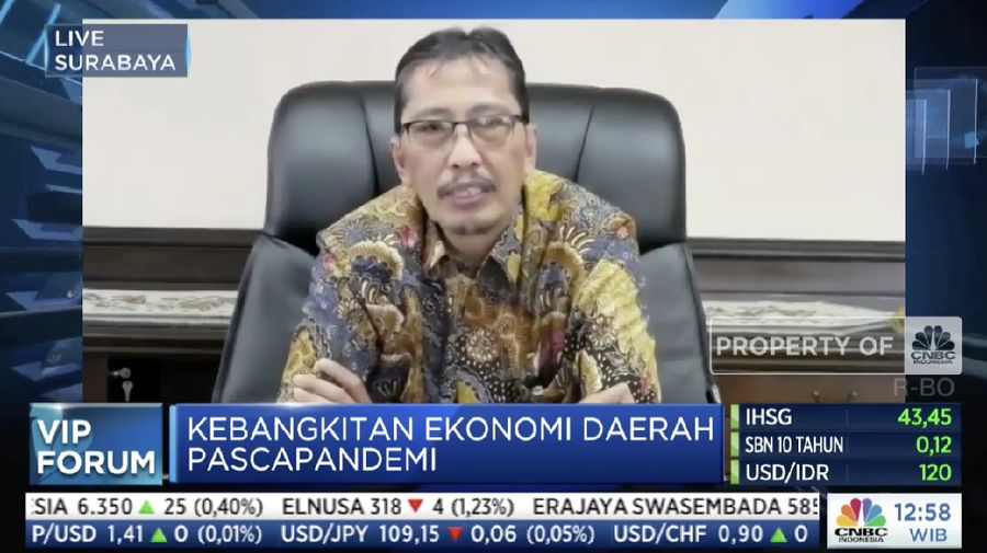 Direktur Utama PT Bank Pembangunan Daerah Jawa Timur Tbk Busrul Iman dalam acara VIP Forum CNBC Indonesia