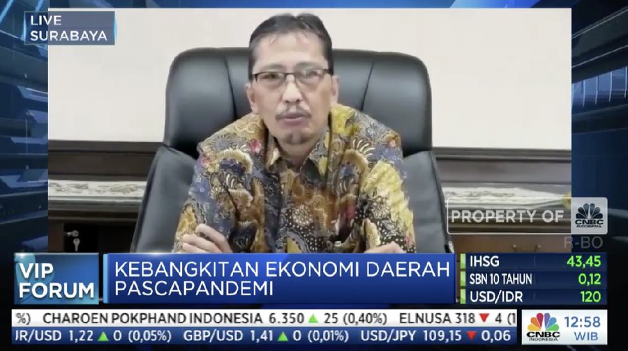 Direktur Utama PT Bank Pembangunan Daerah Jawa Timur Tbk Busrul Iman dalam acara VIP Forum CNBC Indonesia