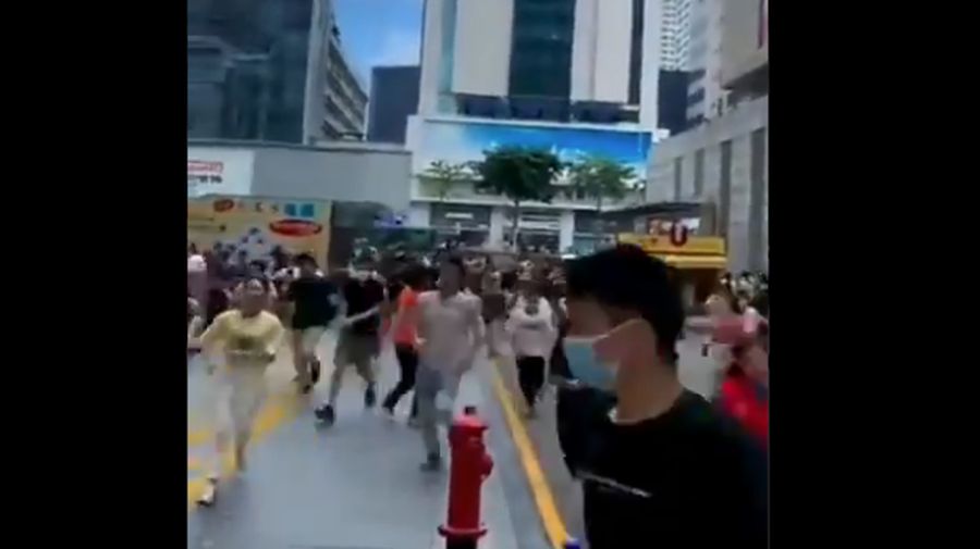 Sebuah gedung pencakar langit di Kota Shenzhen, China dikabarkan bergetar hebat pada Selasa (18/5/2021) siang waktu setempat. (Tangkapan Layar Twitter @dZnJUCdo4FlZqgd)
