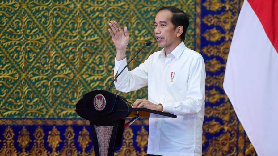 Presiden Joko Widodo saat memberikan pengarahan kepada Forkopimda Provinsi Kepulauan Riau (Kepri) mengenai penanganan pandemi Covid-19 yang digelar di Gedung Daerah Provinsi Kepulauan Riau, Kota Tanjungpinang, pada Rabu, 19 Mei 2021. (Biro Pers Sekretariat Presiden/Muchlis Jr)