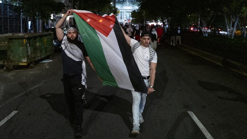 Supporters of the Palestinians march in New York Thursday, May 20, 2021. Israel and Hamas announced a cease-fire, ending a bruising 11-day war that caused widespread destruction in the Gaza Strip and brought life in much of Israel to a standstill. (AP Photo/Craig Ruttle)