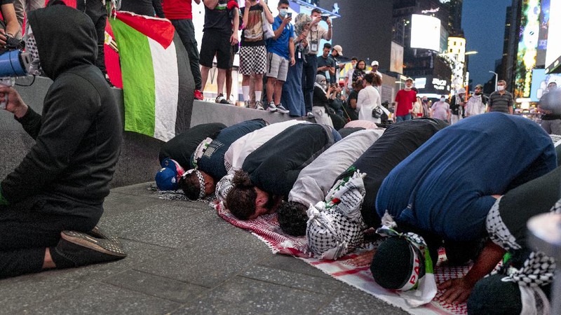 Supporters of the Palestinians march in New York Thursday, May 20, 2021. Israel and Hamas announced a cease-fire, ending a bruising 11-day war that caused widespread destruction in the Gaza Strip and brought life in much of Israel to a standstill. (AP Photo/Craig Ruttle)
