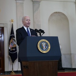 Biden Cabut Aturan Trump, Nasib TikTok & WeChat Belum Aman