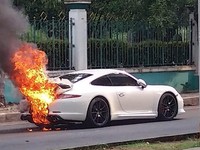 Viral Xpander Tabrak Porsche Rp 8,9 M, Komen Netizen Bikin Miris