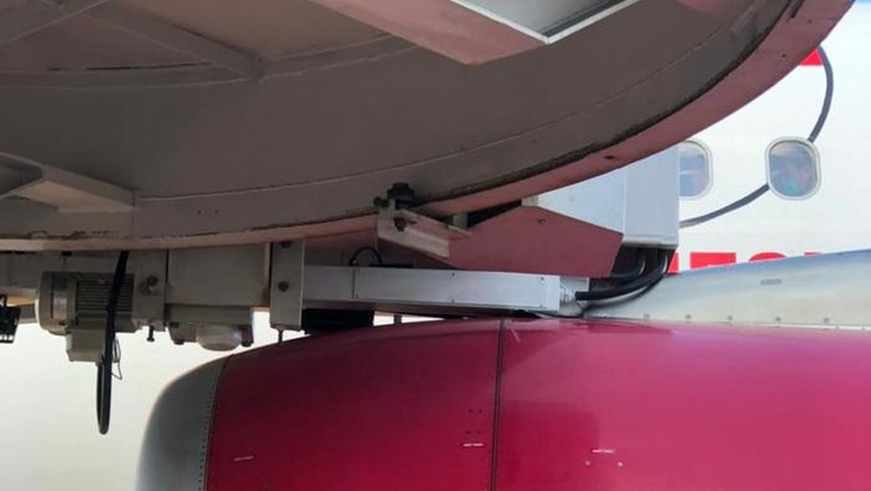 Pesawat Batik Air menabrak garbarata di Bandara Ngurah Rai Bali terjadi pada Sabtu (22/5) pukul 09.30 WITA. (Dok. Bandara Ngurah Rai)
