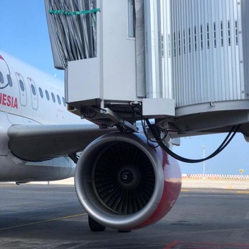 Penampakan Batik Air Tabrak Garbarata Bandara Ngurah Rai Bali