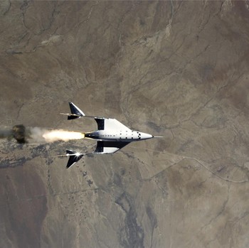 Ini Penampakan Pesawat Virgin Galactic yang Tembus Atmosfer