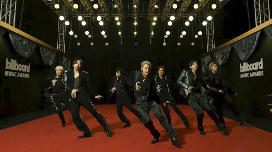 BTS perform di acara Billboard Music Awards 2021. (NBC via AP)