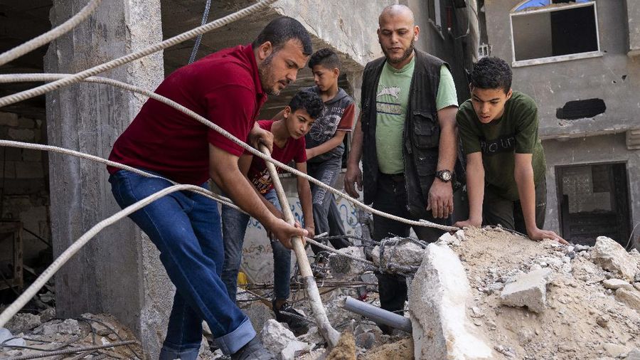 Palestina mulai berbenah pasca konflik dengan Israel. (AP/John Minchillo)