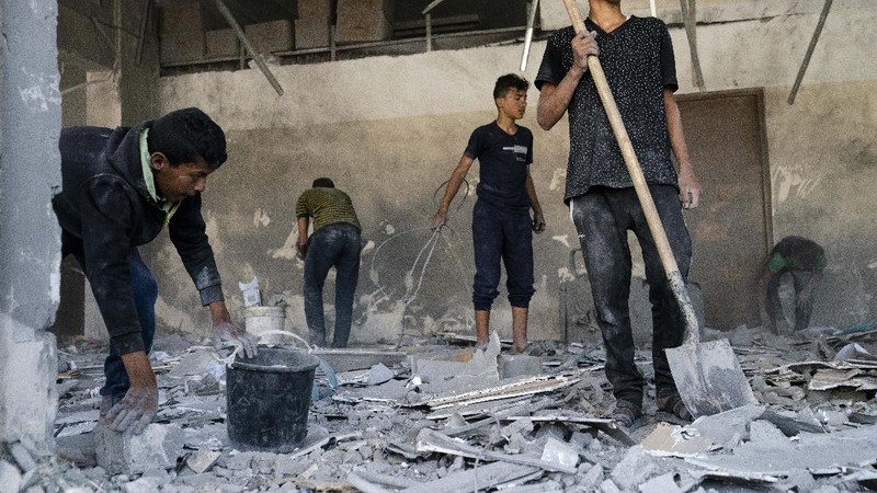Palestina mulai berbenah pasca konflik dengan Israel. (AP/John Minchillo)