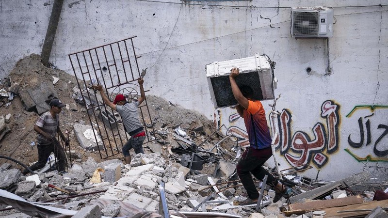 Palestina mulai berbenah pasca konflik dengan Israel. (AP/John Minchillo)