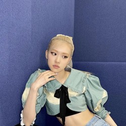 Resmi Solo Karir, Rose BLACKPINK Teken Kontrak dengan Atlantic Records