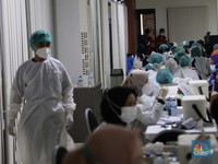 Intip Proses Vaksinasi Covid-19 Pekerja Ritel di Jakarta
