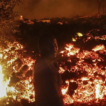 Mencekam, Potret Warga Kongo Evakuasi saat Gunung Api Meletus