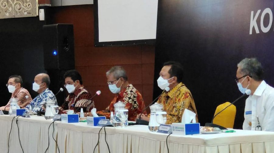 BPJS Kesehatan telah berkoordinasi dengan pihak-pihak terkait, yakni Kementerian
Komunikasi dan Informatika (Kemenkominfo), Badan Siber dan Sandi Negara (BSSN), Cybercrime Mabes Polri,
Pusat Pertahanan Siber Kementerian Pertahanan, Kementerian Koordinator Bidang Politik, Hukum, dan
Keamanan (Kemenko Polhukam), Kementerian Koordinator Bidang Pembangunan Manusia dan Kebudayaan
(Kemenko PMK), serta pihak lainnya dalam rangka memastikan kebenaran berita tersebut, serta mengambil
langkah-langkah yang diperlukan.