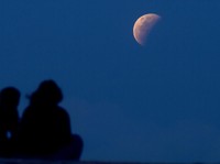 Gerhana Bulan Mulai Terlihat di Sejumlah Kota di Indonesia