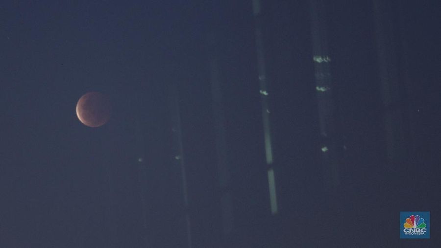 Gerhana Bulan. (AP/Firdia Lisnawati)
