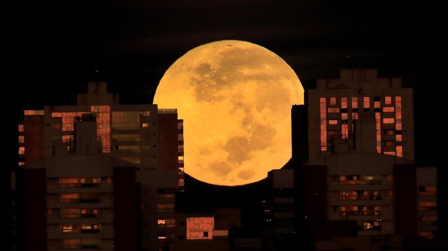 Gerhana Bulan di Brazil. (AP/Eraldo Peres)
