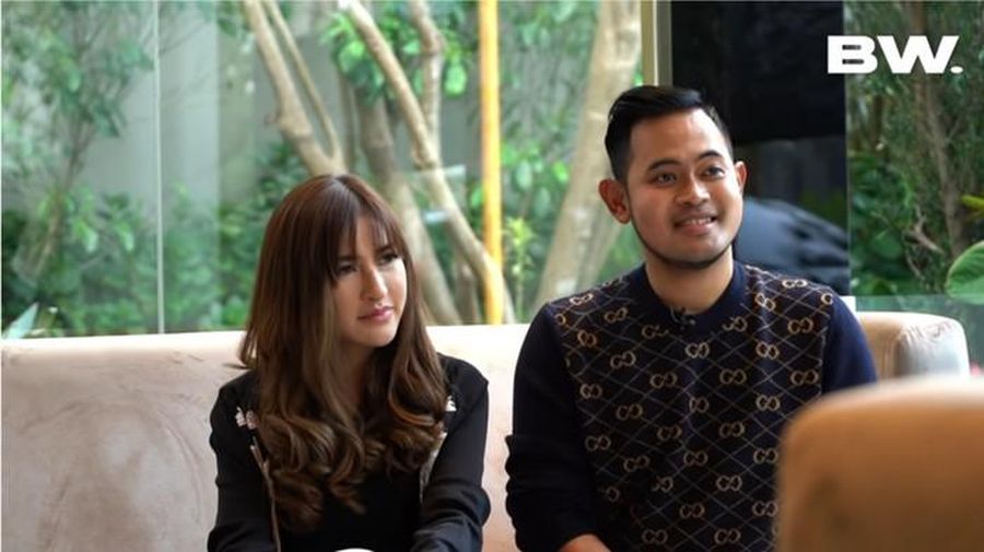 Pasangan 'Crazy Rich Malang' Gilang Widya Pramana dan Shandy Permanasari. (Dok: YouTube Boy William)
