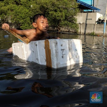 Usai Gerhana Bulan, Pesisir Jakarta Dilanda Banjir Rob