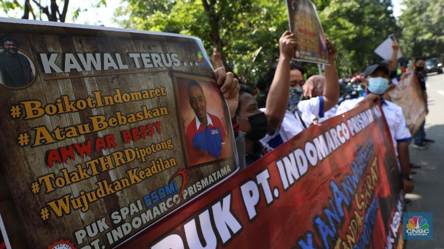 Demo Karyawan Indomaret. (CNBC Indonesia/Andrean Kristianto)