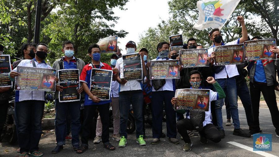 Demo Karyawan Indomaret. (CNBC Indonesia/Andrean Kristianto)