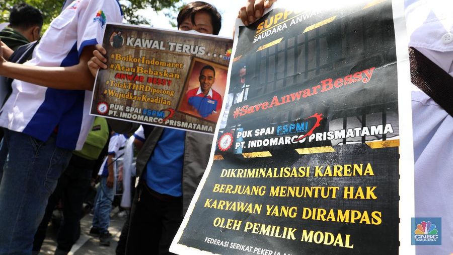 Demo Karyawan Indomaret. (CNBC Indonesia/Andrean Kristianto)