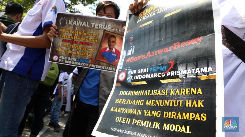 Demo Karyawan Indomaret. (CNBC Indonesia/Andrean Kristianto)