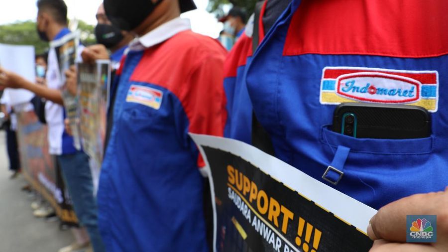 Demo Karyawan Indomaret. (CNBC Indonesia/Andrean Kristianto)