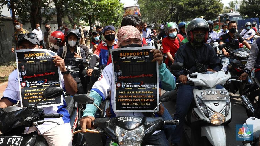Demo Karyawan Indomaret. (CNBC Indonesia/Andrean Kristianto)