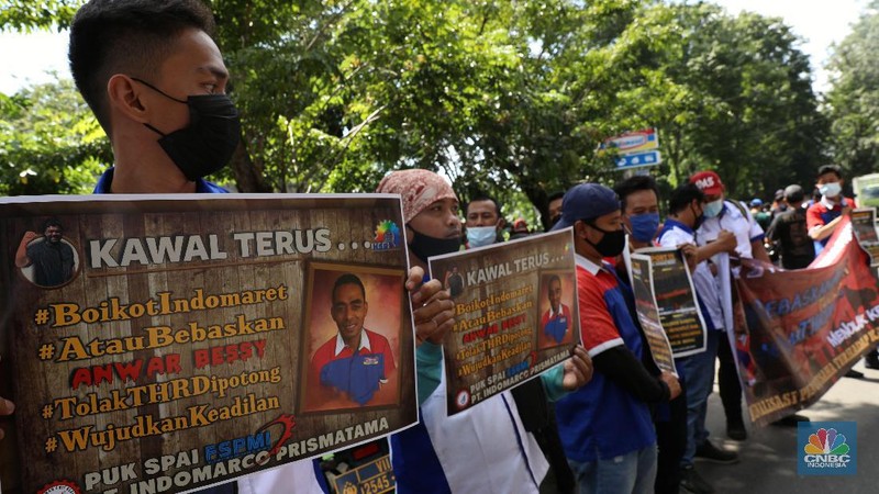Demo Karyawan Indomaret. (CNBC Indonesia/Andrean Kristianto)