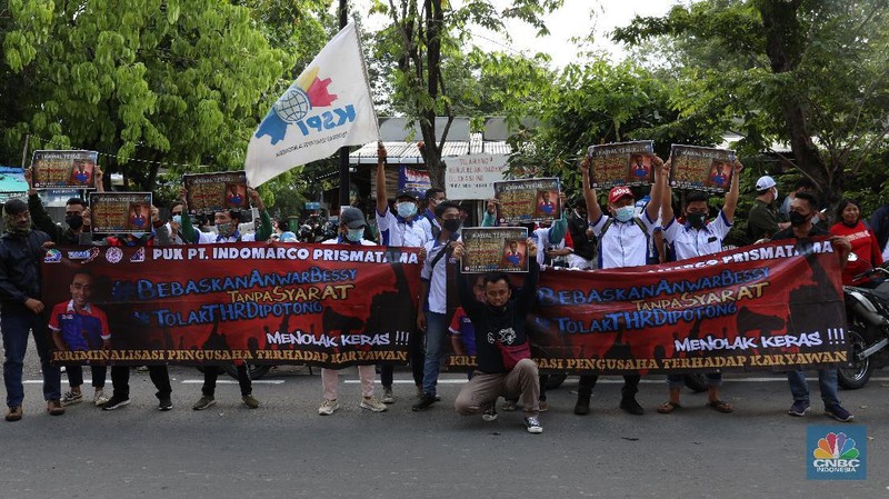 Demo Karyawan Indomaret. (CNBC Indonesia/Andrean Kristianto)