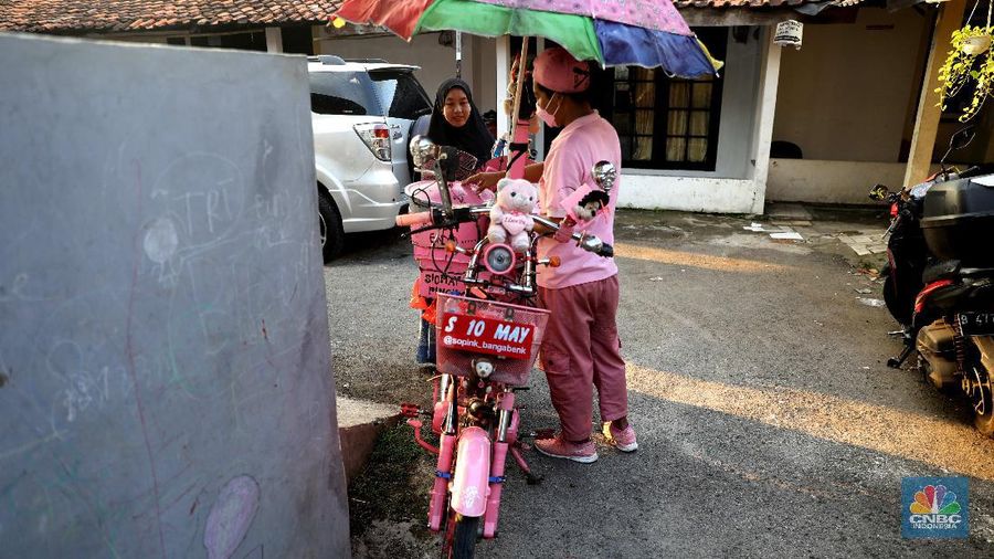 Ilustrasi Pedagang Siomay Pink. (CNBC Indonesia/Muhammad Sabki)