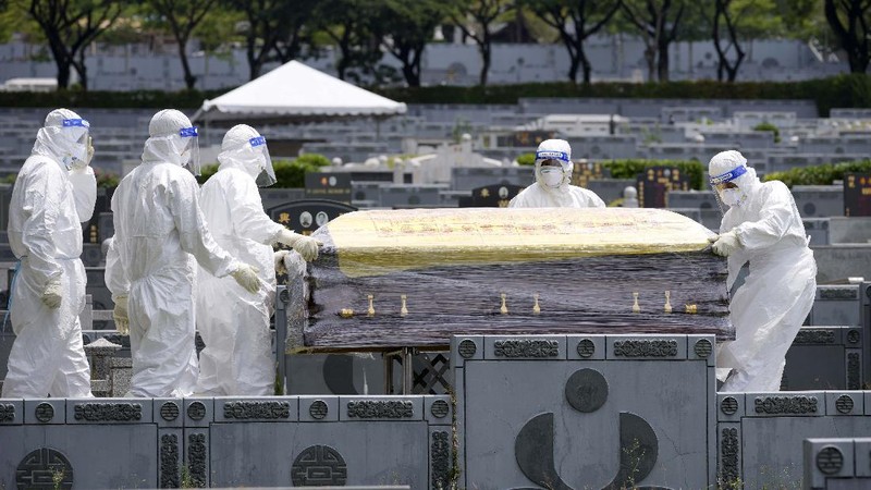 Kasus kematian akibat Covid-19 meningkat di Malaysia. (AP/Vincent Thian)