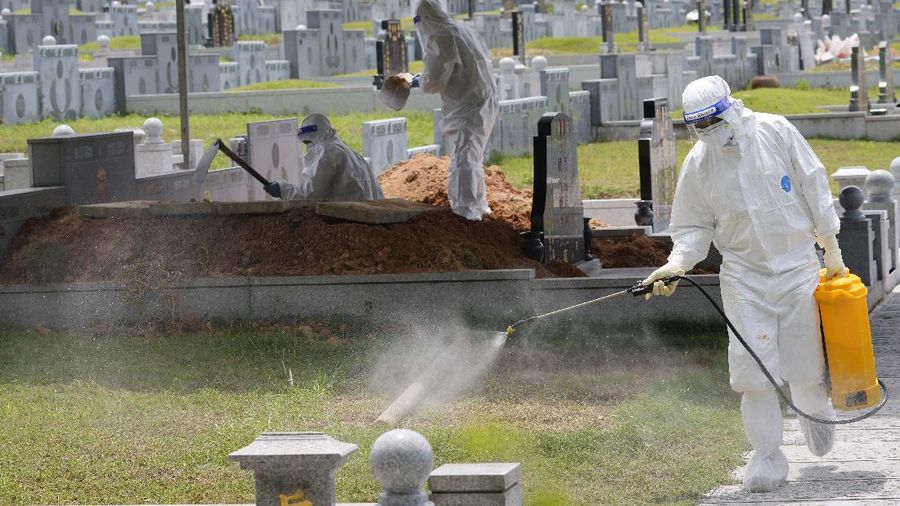 Kasus kematian akibat Covid-19 meningkat di Malaysia. (AP/Vincent Thian)