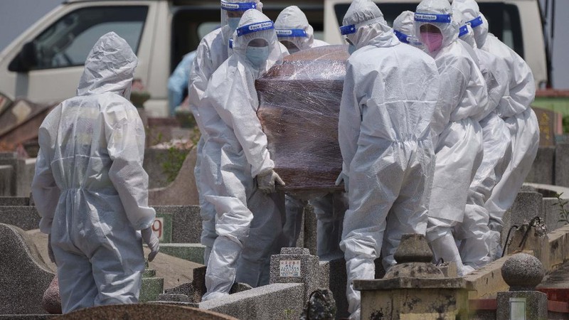 Kasus kematian akibat Covid-19 meningkat di Malaysia. (AP/Vincent Thian)