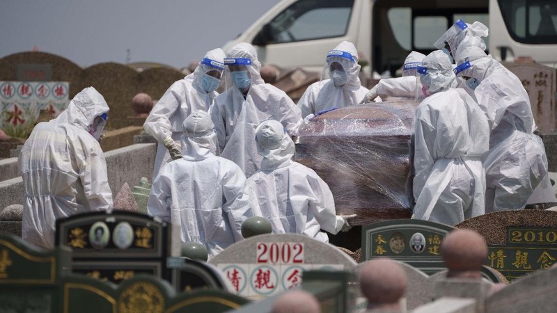 Kasus kematian akibat Covid-19 meningkat di Malaysia. (AP/Vincent Thian)