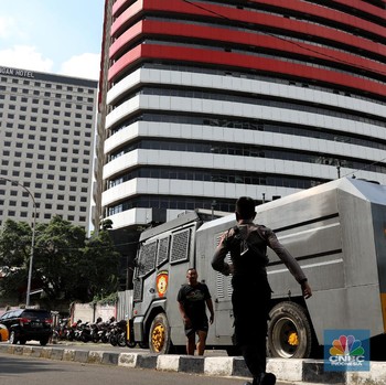 Heboh! Gedung KPK Dijaga Ketat Water Canon dan Panser