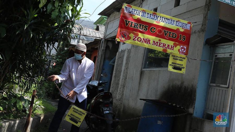 Pemukiman di Srengseng Lockdown Micro. (CNBC Indonesia/Andrean Kristianto)