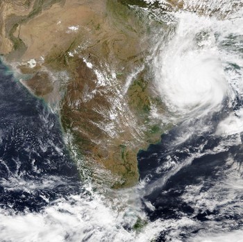 Banyak Cobaan Hantam India, Sudah Wabah Kini Topan Pula