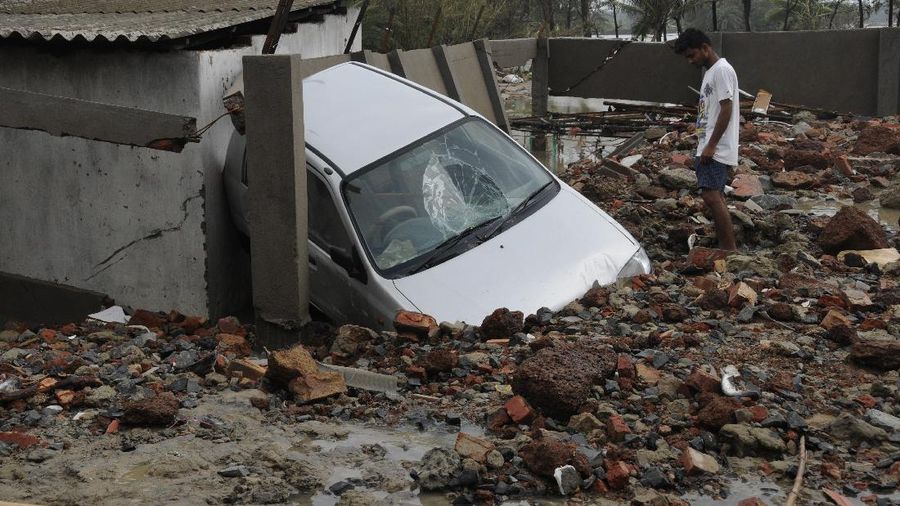 Topan Yaas di India. (AP/Ashim Paul)
