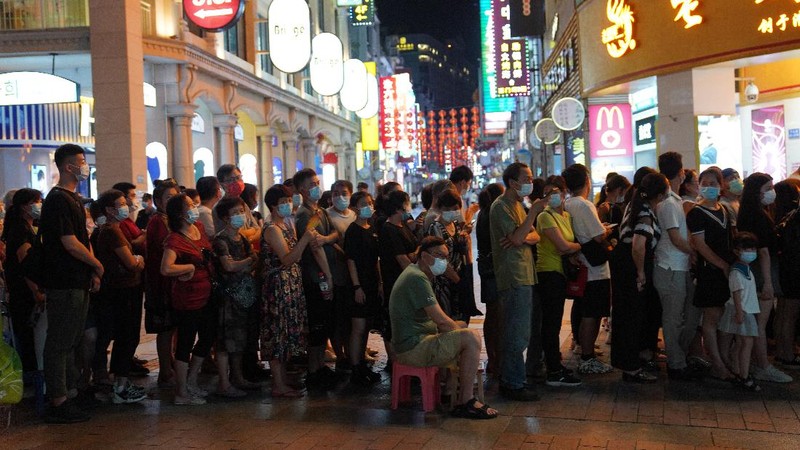 Residents line up for coronavirus testing in the Liwan District in Guangzhou in southern China's Guangdong province on Wednesday May 26, 2021. The southern Chinese city of Guangzhou shut down a neighborhood and ordered its residents to stay home Saturday for door-to-door coronavirus testing following an upsurge in infections that has rattled authorities.(AP Photo)