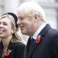 Resmi Menikah, Intip Momen Mesra PM Inggris & Carrie Symonds