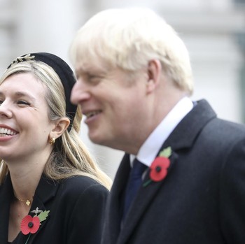 Resmi Menikah, Intip Momen Mesra PM Inggris & Carrie Symonds
