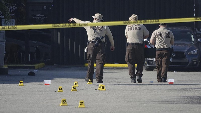 Miami-Dade Police work the scene of a shooting outside a banquet hall near Hialeah, Fla., Sunday, May 30, 2021. Two people died and an estimated 20 to 25 people were injured in a shooting outside a banquet hall in South Florida, police said. The gunfire erupted early Sunday at the El Mula Banquet Hall in northwest Miami-Dade County, near Hialeah, police told news outlets. (Joe Cavaretta/South Florida Sun-Sentinel via AP)