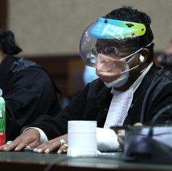 Siap Tempur! Aksi Hotman Paris Bela MI di Sidang Jiwasraya