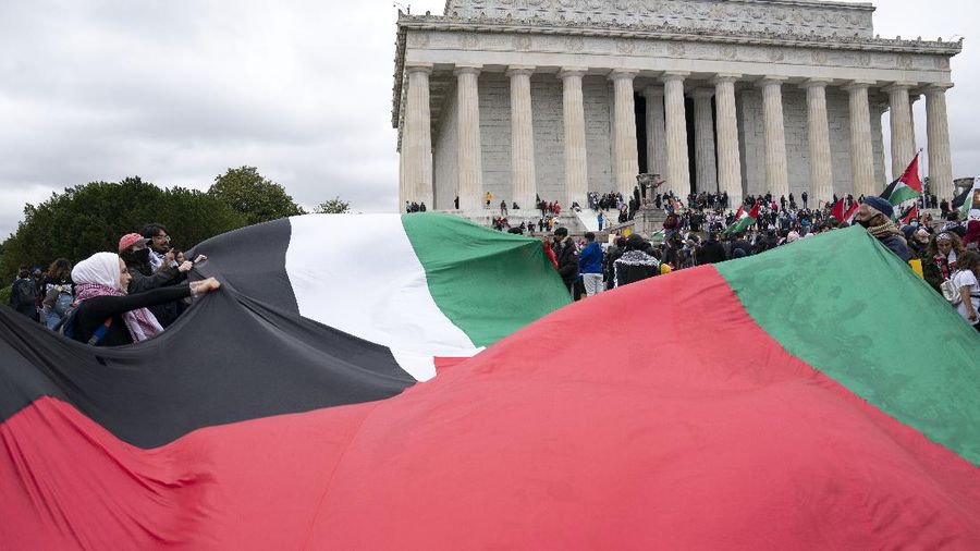 Supporters of the Palestinians rally during the National March for Palestine demonstration at Lincoln Memorial, in Washington, Saturday, May 29. 2021. (AP Photo/Jose Luis Magana)