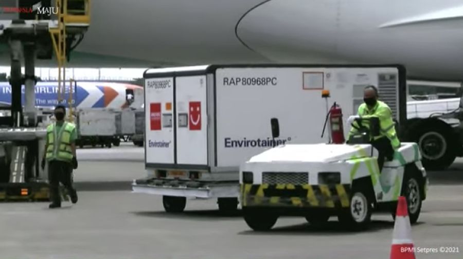 Kedatangan Vaksin Covid-19 Tahap 14, Bandara Internasional Soekarno-Hatta, 31 Mei 2021. (Tangkapan Layara Youtube)
