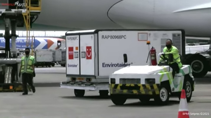 Kedatangan Vaksin Covid-19 Tahap 14, Bandara Internasional Soekarno-Hatta, 31 Mei 2021. (Tangkapan Layara Youtube) Kedatangan Vaksin Covid-19 Tahap 14, Bandara Internasional Soekarno-Hatta, 31 Mei 2021. (Tangkapan Layara Youtube)