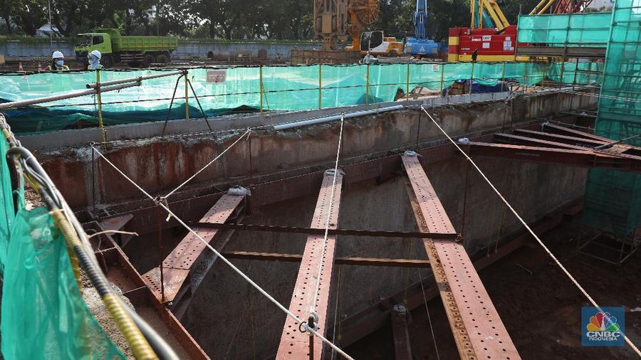 Pembangunan Proyek MRT Fase II (CNBC Indonesia/Andrean Kristianto)
